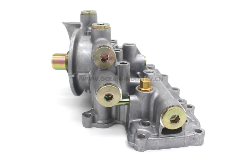 J05E Oil cooler cover