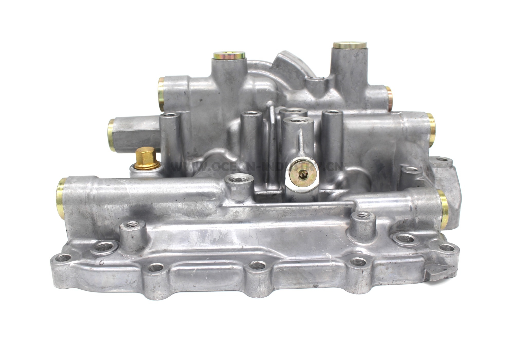 J05E Oil cooler cover