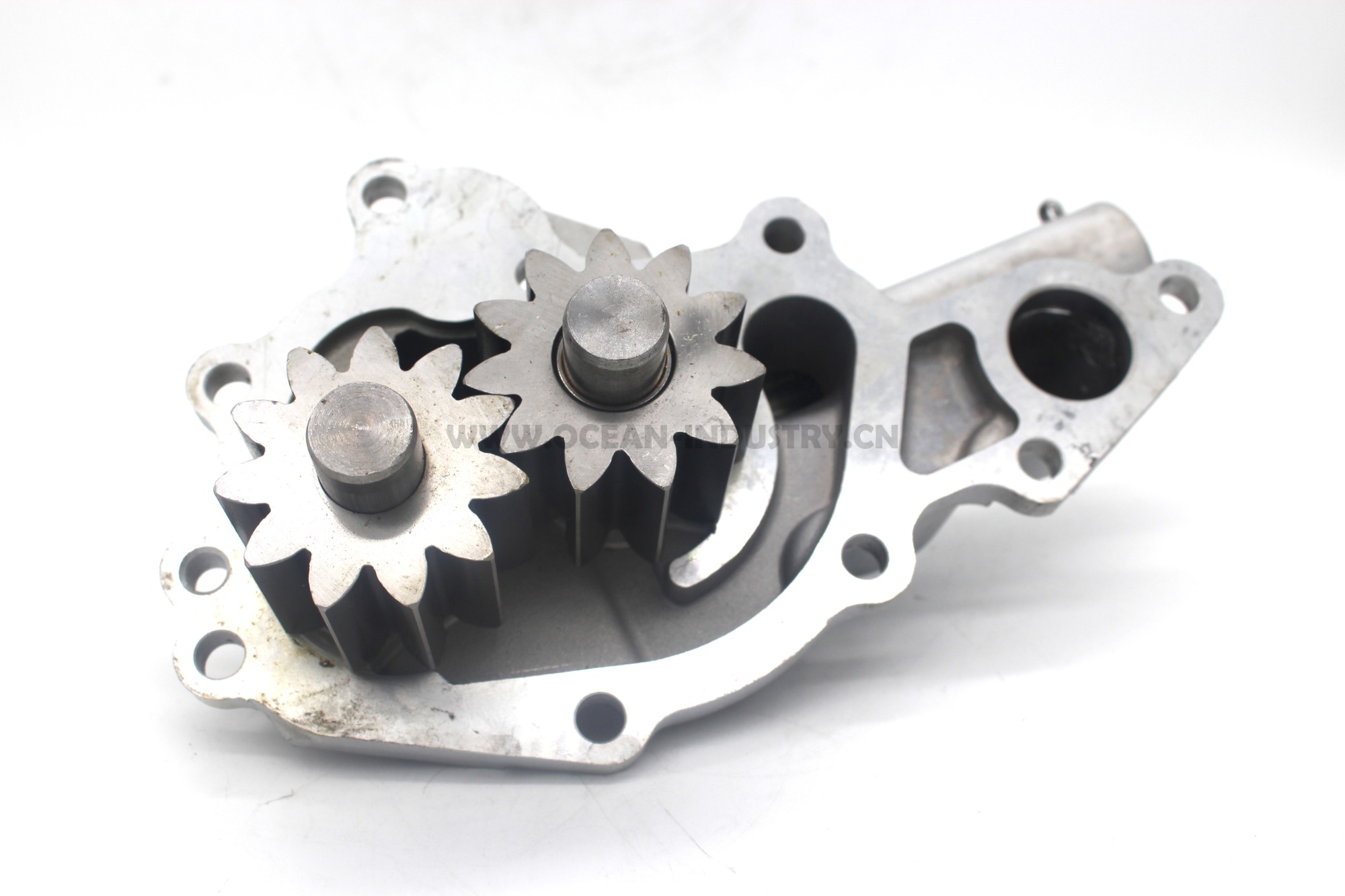 J08E Engine oil pump
