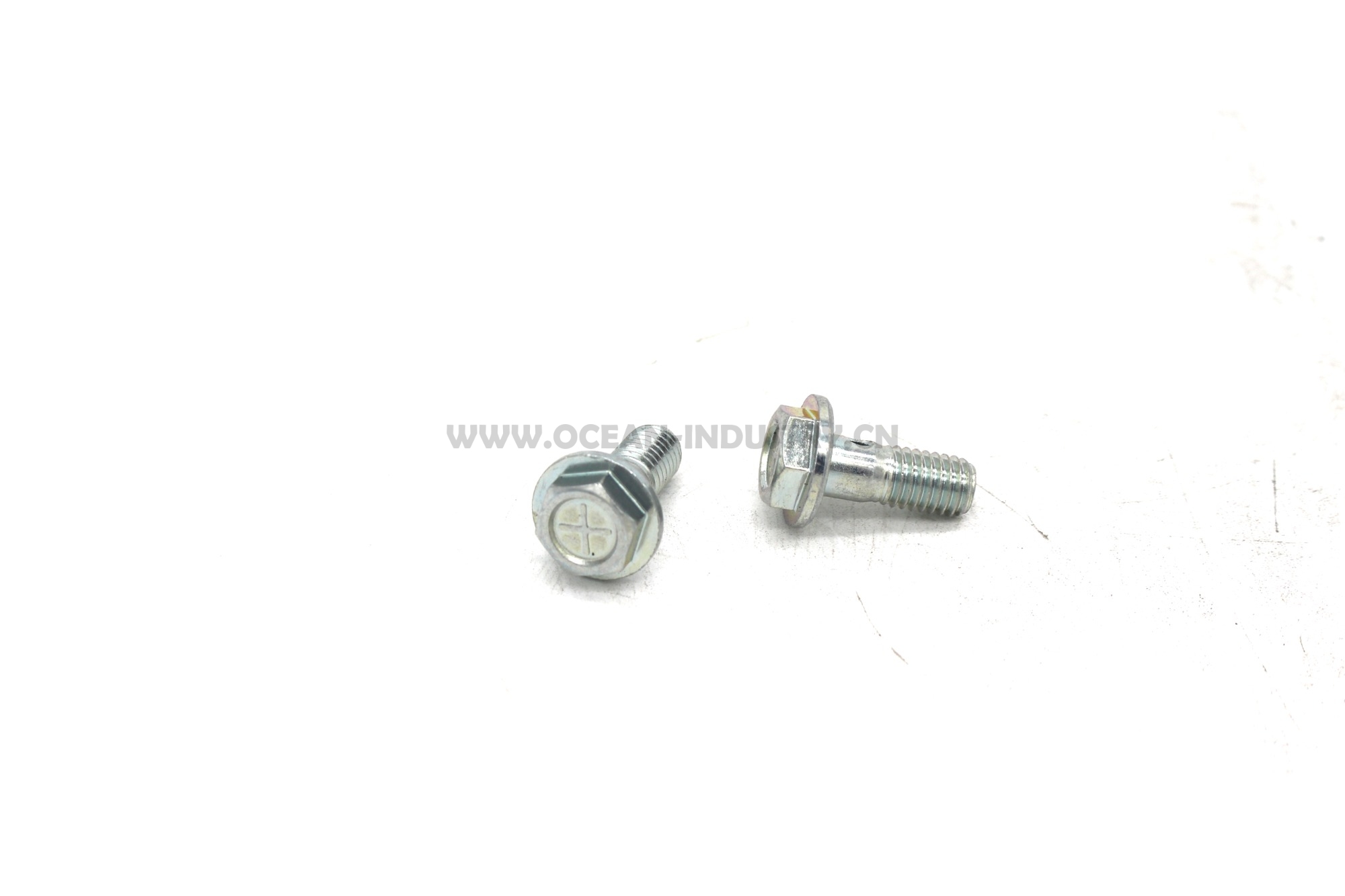 J05E/J08E Fuel pipe bolts-long