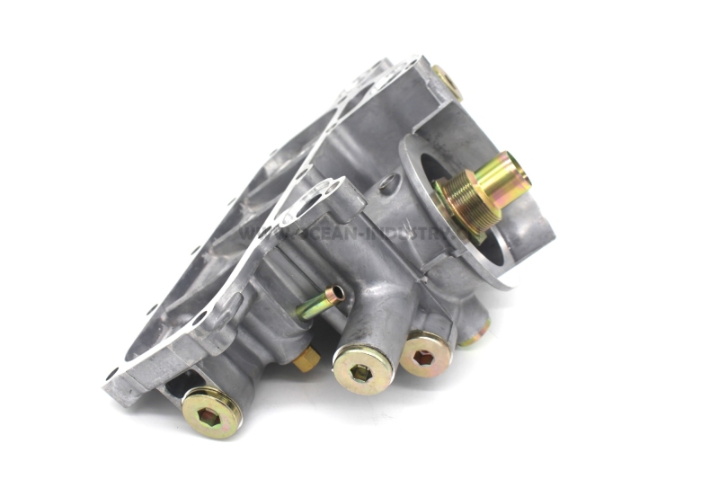 J05E Oil cooler cover