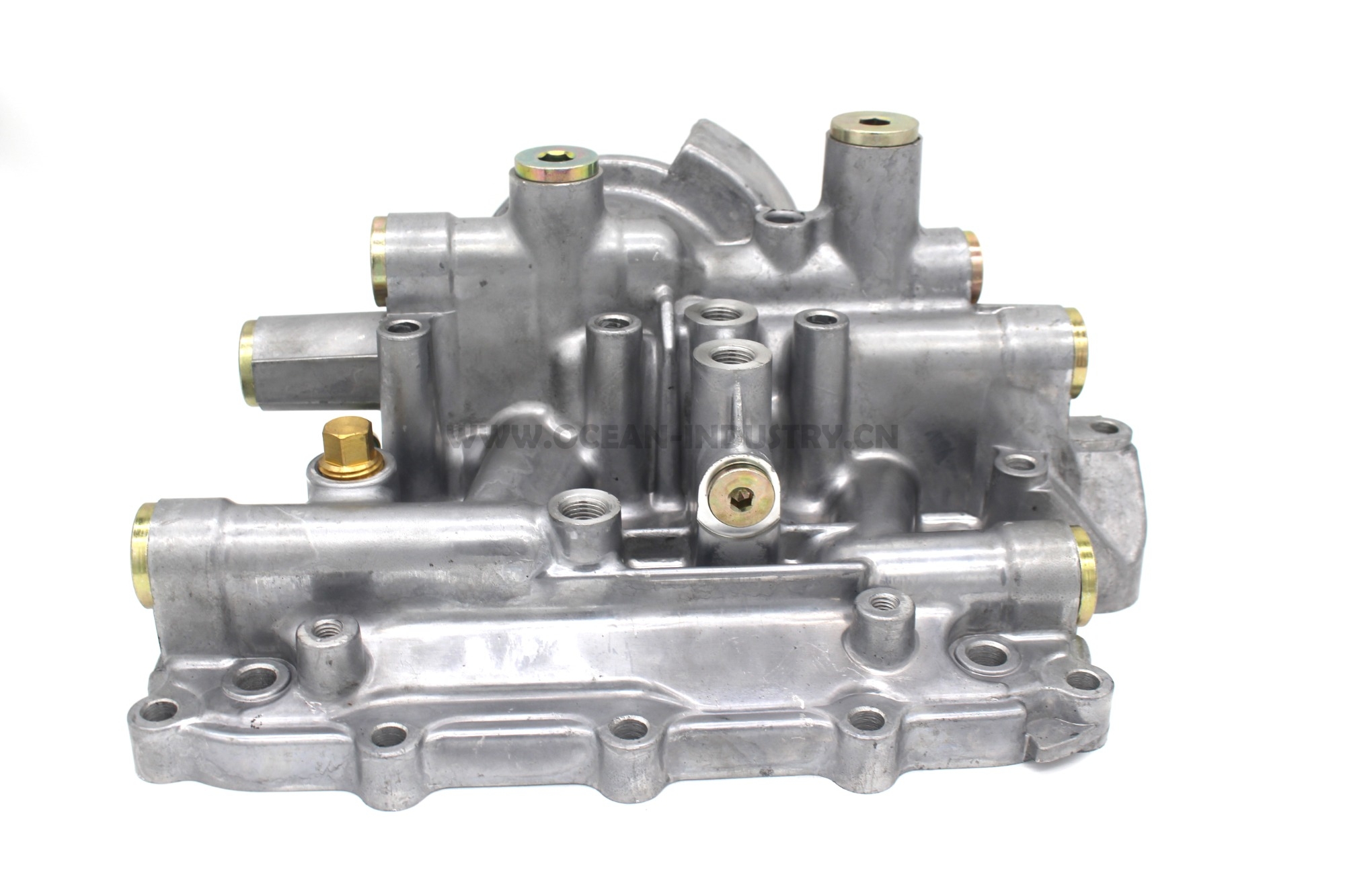 J05E Oil cooler cover