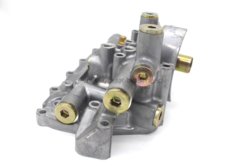 J05E Oil cooler cover