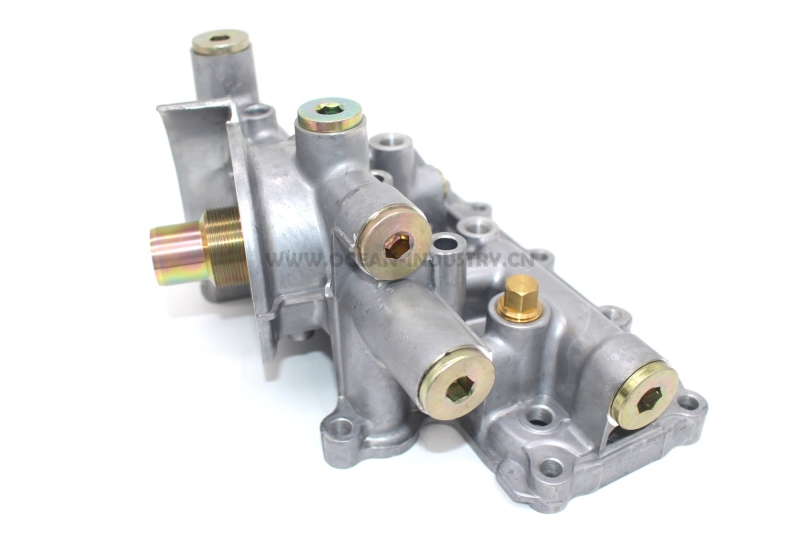 J05E Oil cooler cover