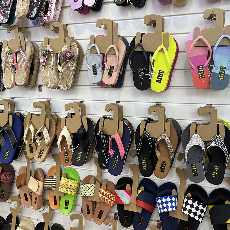 The Sustainability Debate: Plastic vs. Paper Shoes Hangers