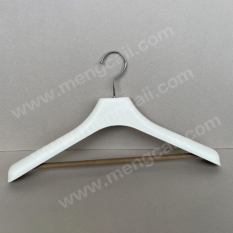 Pulp hangers surpass traditional plastic and wooden hangers and become ideal for blazers