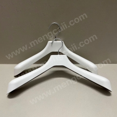 42cm pulp hangers made of sugarcane pulp, with a shoulder width of 5cm, are used for clothing display of suits and coats