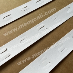 Mengcaii eco-friendly paper hanging strips are made from extra-hard paper, are recyclable and biodegradable, and replace plastic hanging strips for supermarket snacks, toys, and other goods.