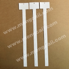 Mengcaii eco-friendly paper hanging strips are made from extra-hard paper, are recyclable and biodegradable, and replace plastic hanging strips for supermarket snacks, toys, and other goods.