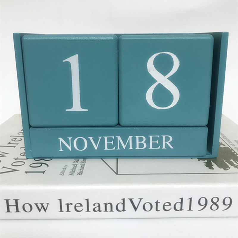 Novelty Wooden small stand Blocks Daily Perpetual Desktop cube Calendar for Home Decoration