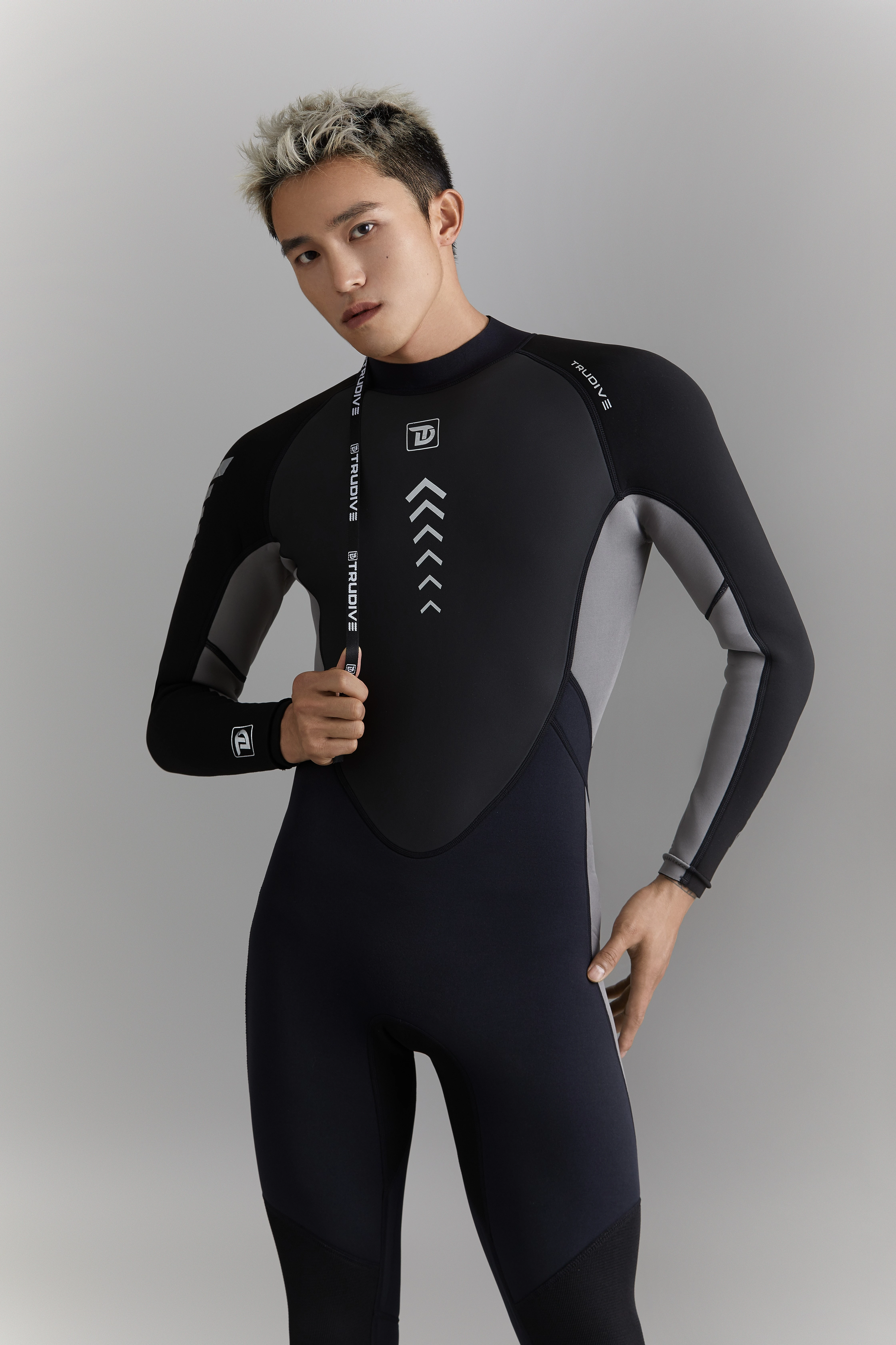 Man's Surfing Wetsuit 3mm fit and sizing view