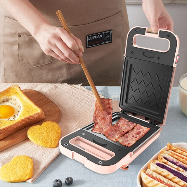 Electric Sandwich Waffle Maker Fast Breakfast Machine Bread Toaster Kitchen Pancake Maker Multifunction Baker 650W