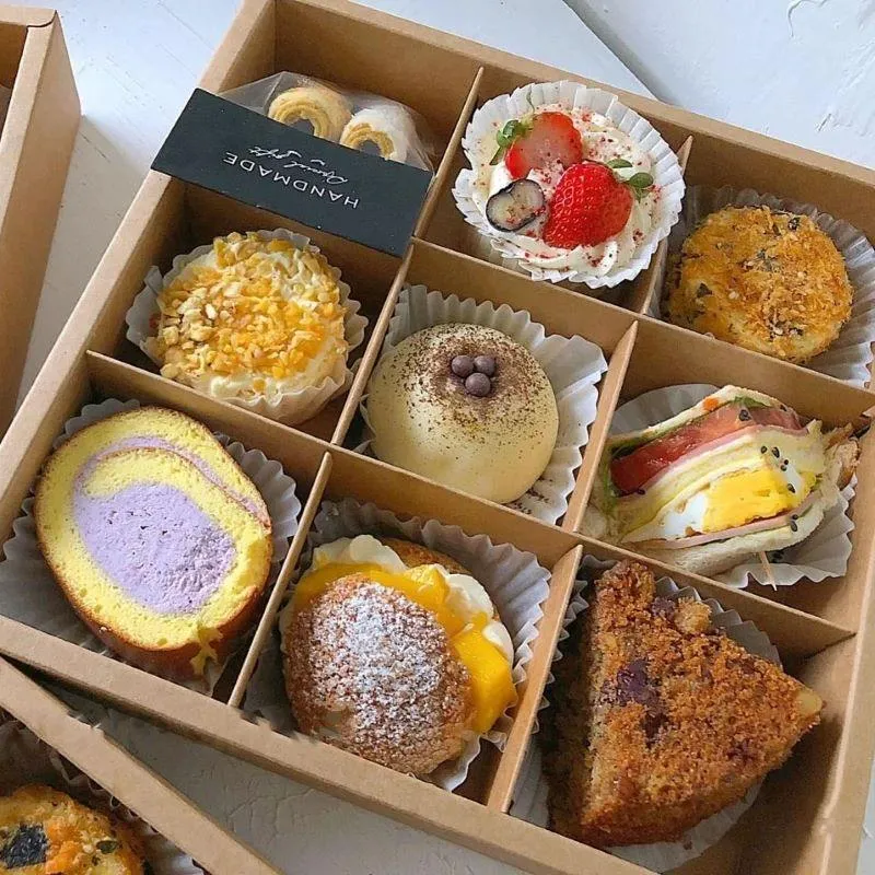 Custom Macaron Box