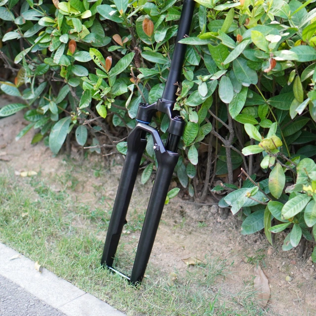 700C Road Bike Fork Suspension 100*12MM Rock Shox Air And Oil Shock Absorber Tapered Off-road Disc Brake Fork Gravel