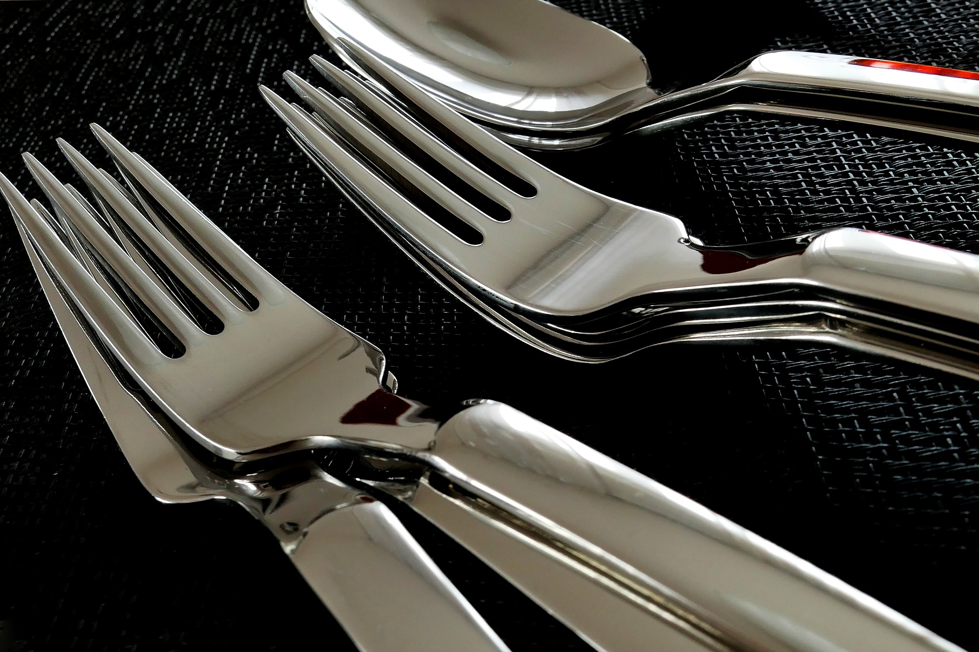Modern Flatware Sets to Add Some Ambiance to Your Meals