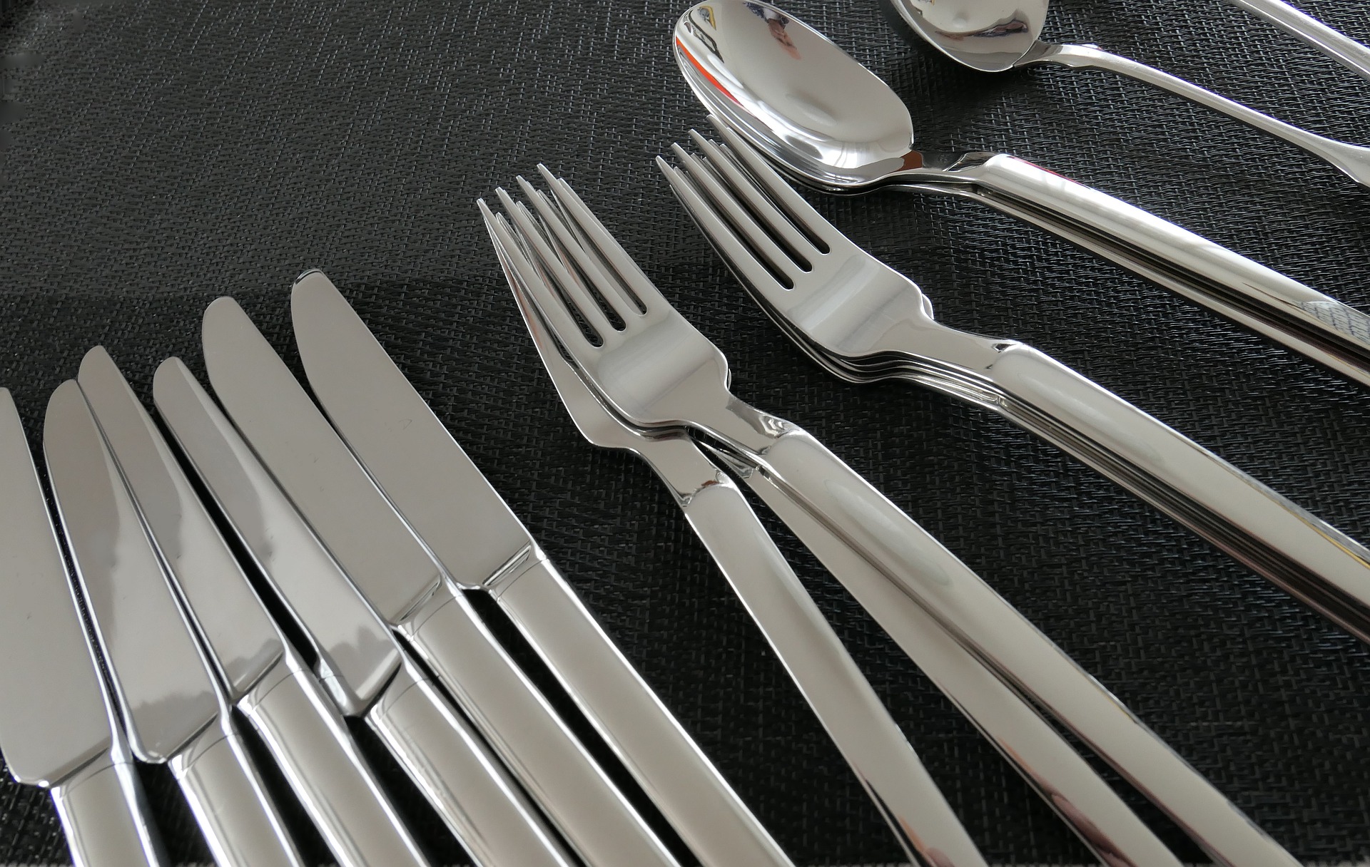 Heavier cutlery makes food taste better