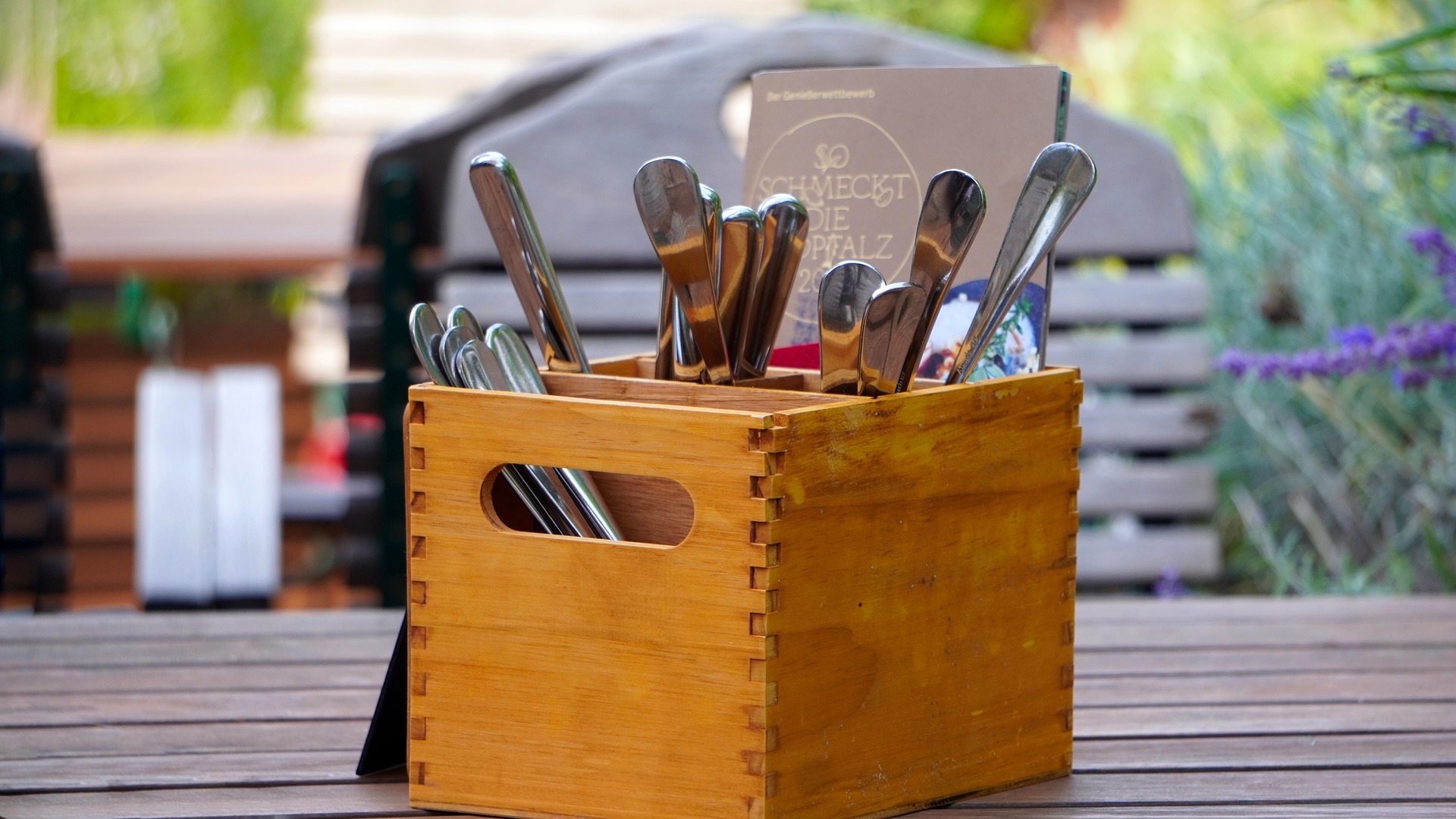 How to Clean Stainless Steel Cutlery