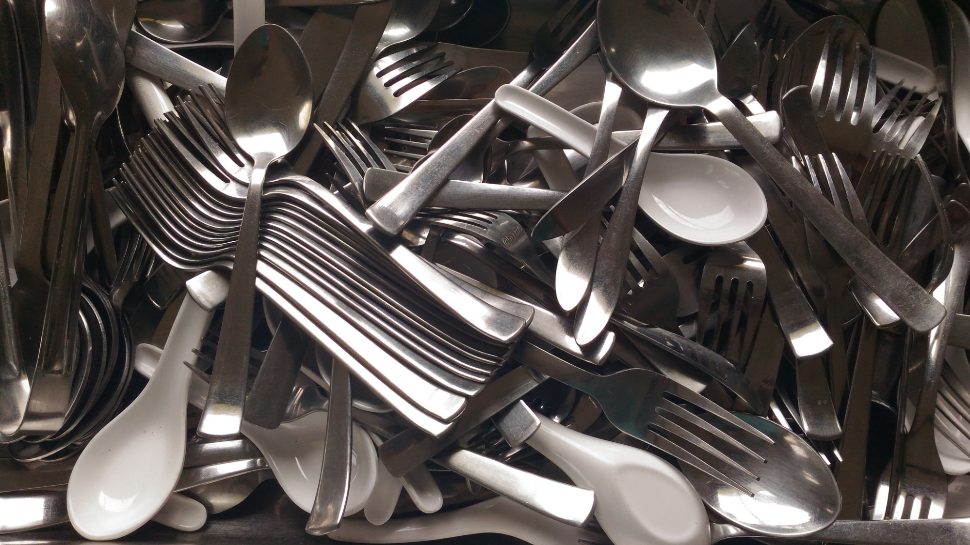 Is your stainless steel cutlery magnetic?