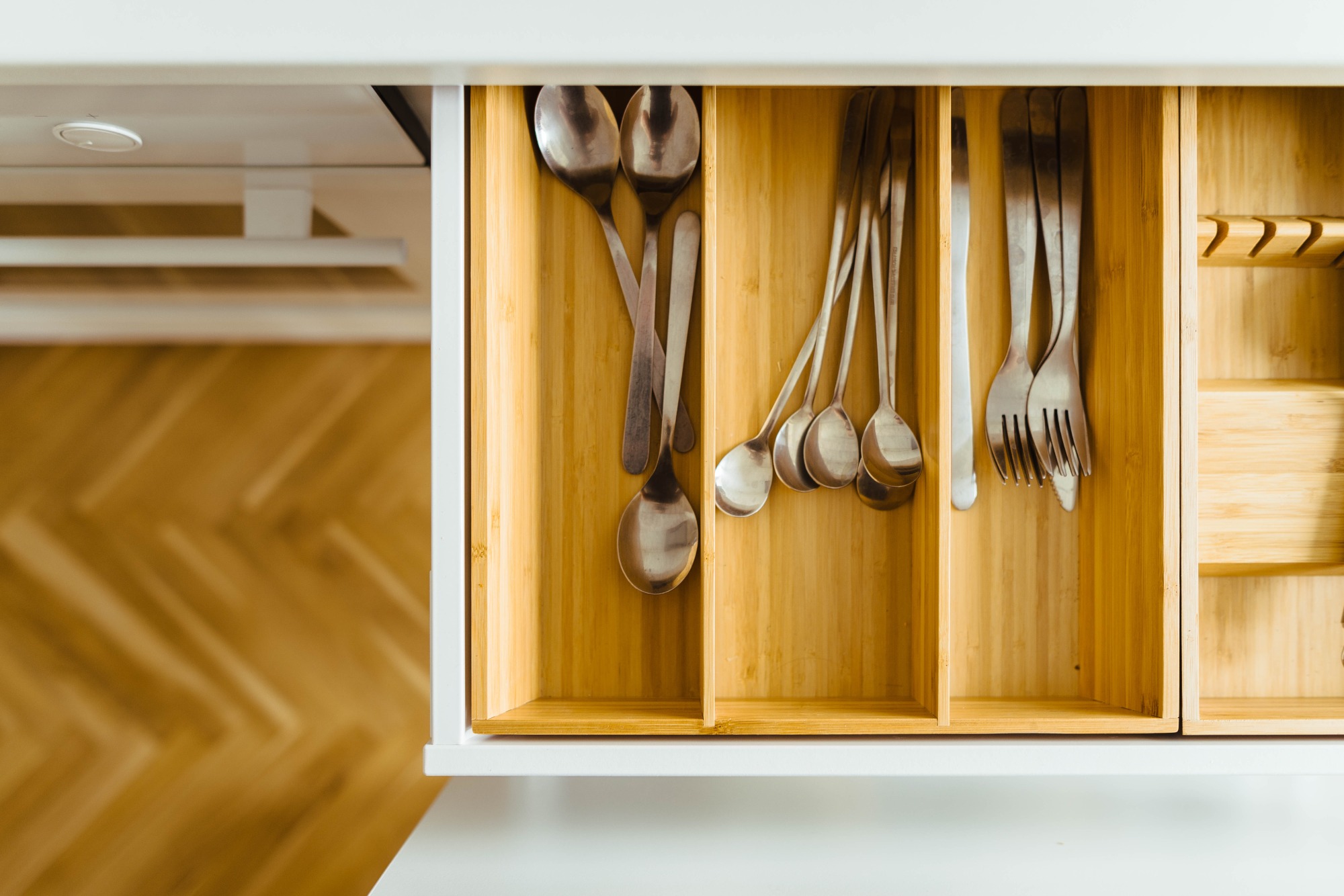 The importance of cutlery stands in the kitchen