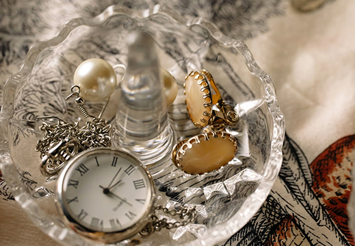 What is the meaning of wearing jewelry