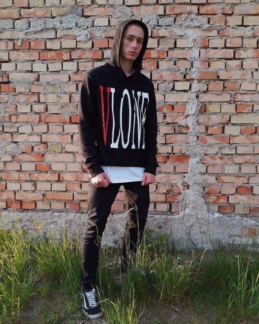 Vlone Big V logo hoodie black