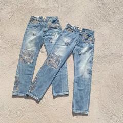 Vujade Worn Damaged Embroidered Jeans