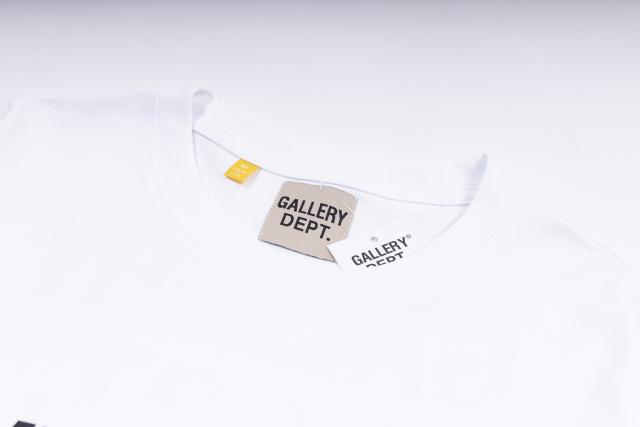 Retro embossed logo flame washed printed tee