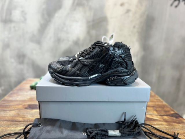 1:1 quality Runner Mesh Sneakers Black