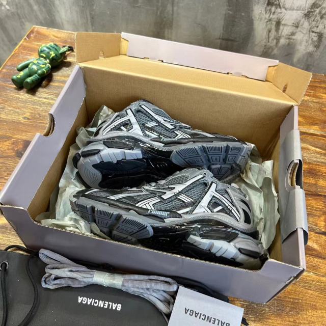 1:1 quality version Multi-Line Embroidered Mesh Thick Sneakers