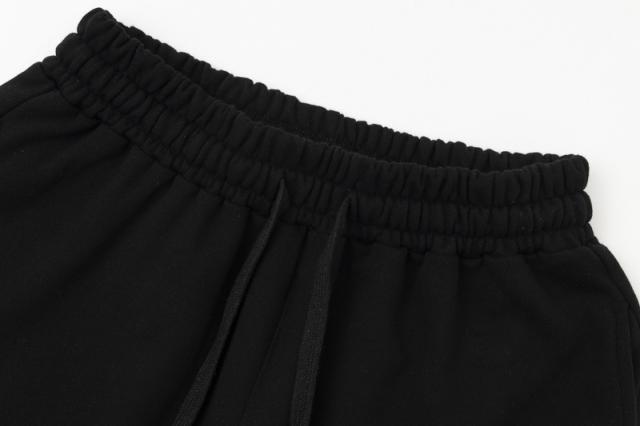Simple one-sided logo solid color shorts