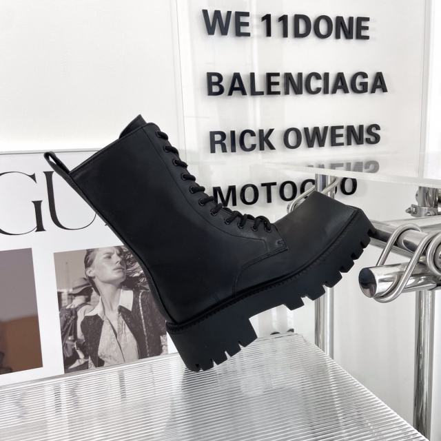 1:1 quality version Rhino Horn Martin Boots