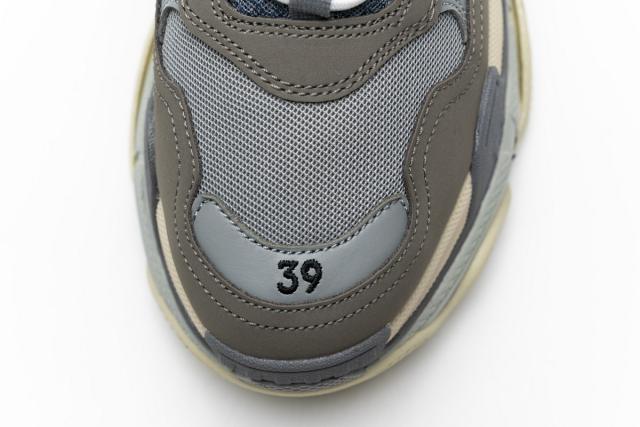 B Triple S Grey 483513 W06E1 1259