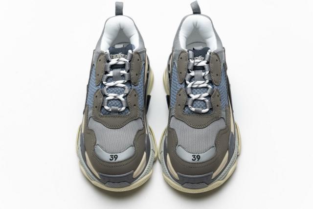 B Triple S Grey 483513 W06E1 1259