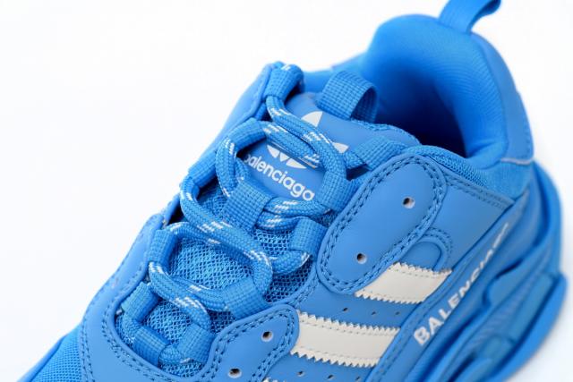 A  x B Triple S Blue White 712821W2ZB24090