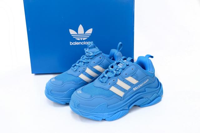 A  x B Triple S Blue White 712821W2ZB24090