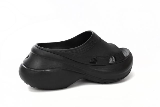 B x Crocs Pool Slide Sandals Black 677386W1S8E1000