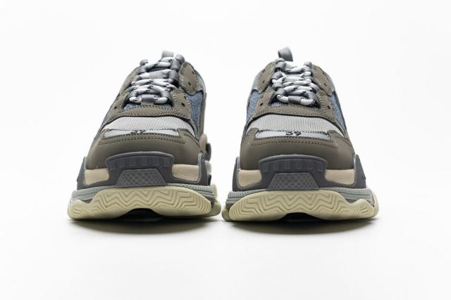 B Triple S Grey 483513 W06E1 1259