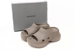 B x Crocs Pool Slide Sandal Beige 677386W1S8E2500