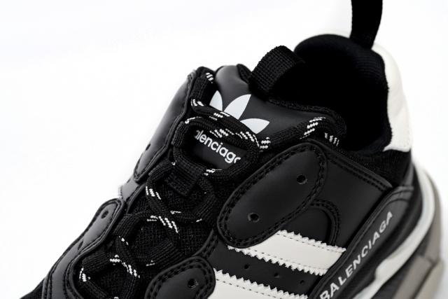 A  x B Triple S Black And White 712764 W2ZB2 1090