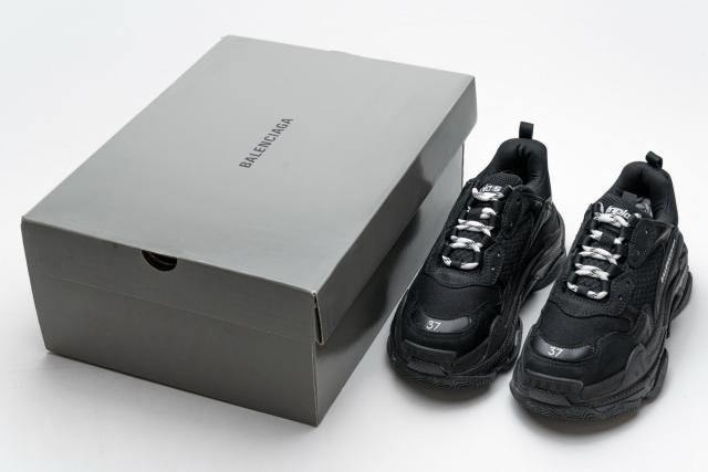 B Triple S Black 483513 W06E2 2323