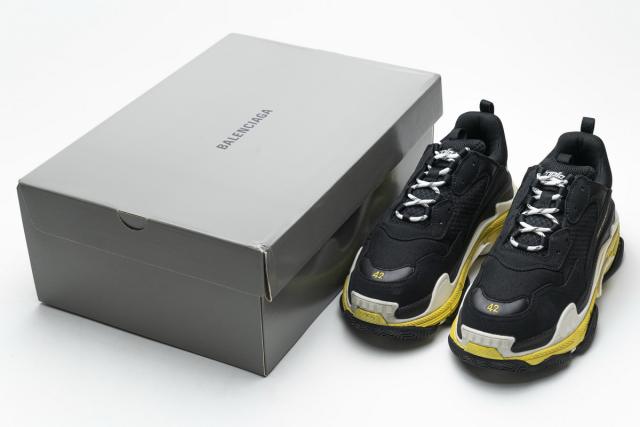 B Triple S Black Yellow 483513 W06E1 1078