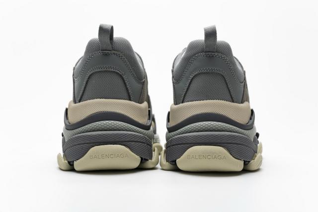 B Triple S Grey 483513 W06E1 1259
