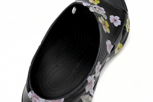 B x Crocs Pool Slide Sandals Grey Flower 677389W1S8G6556