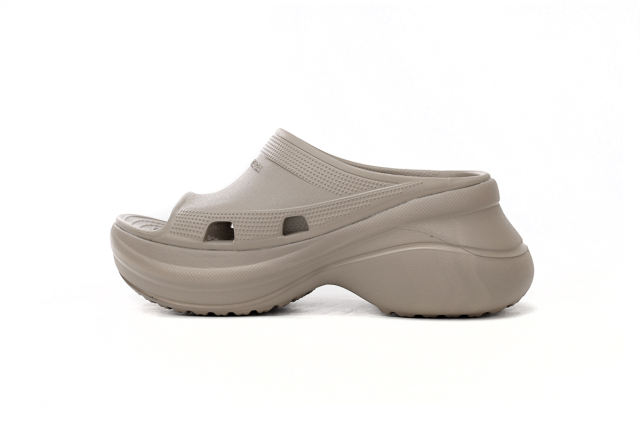 B x Crocs Pool Slide Sandal Beige 677386W1S8E2500