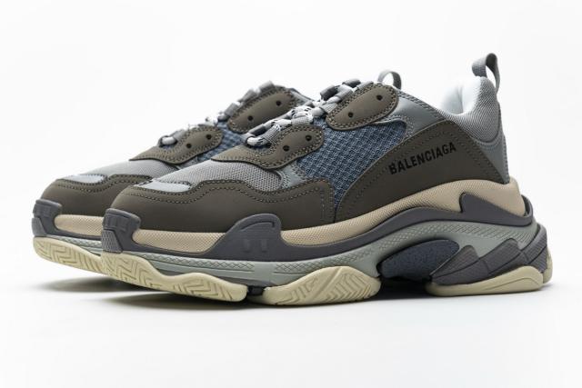 B Triple S Grey 483513 W06E1 1259