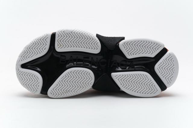 B Triple S Golden 541624 W09O1 1809