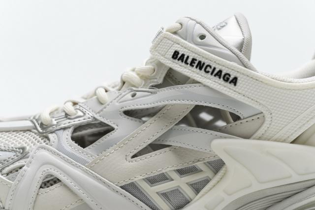 B Track.2 Sneaker White 570391 W2GN2 9000