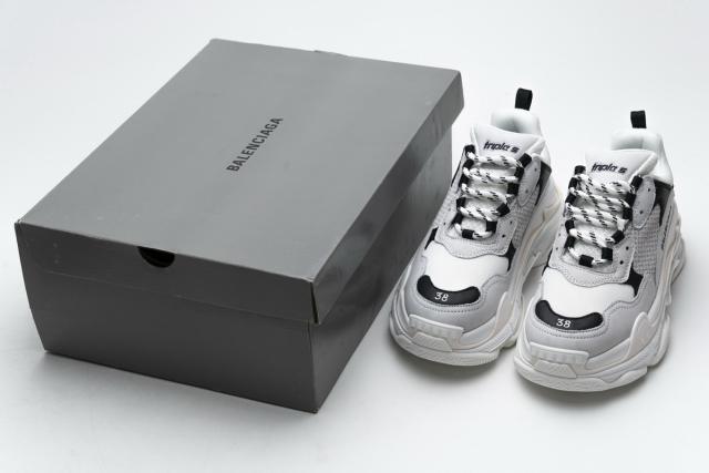 B Triple S Black Grey 584088 W06E2 1769