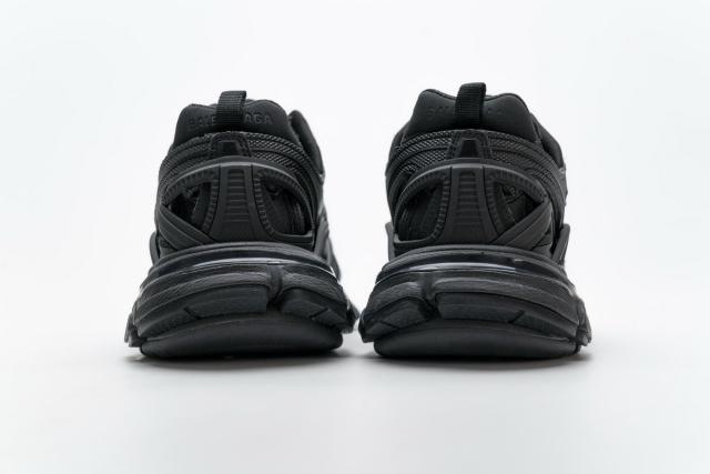 B Track.2 Sneaker Black 570391 W2GN1 1000