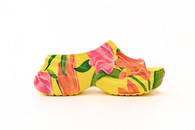 B x Crocs Pool Slide Sandals Tulip Print Multi 677389W1S8F7053